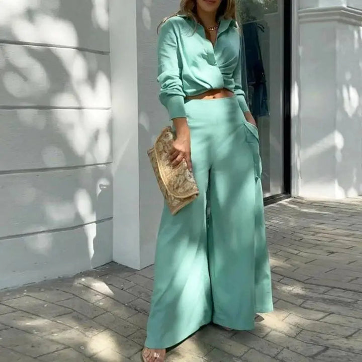 Summer outfit with knotted shirt and high-waisted palazzo pants