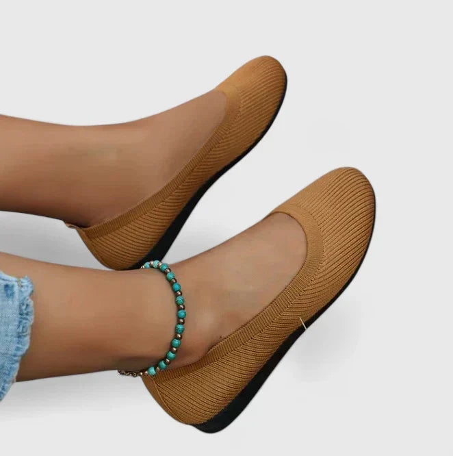 Women's Slip-On Comfort Flat Shoes with Round Toe, Ribbed Textured Upper and Heel Pull Tab